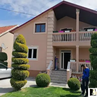 Stambeni objekat sa novom stolarijom, Podgorica i Crna Gora