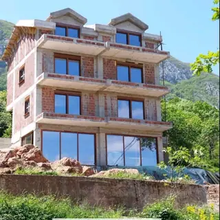 Stambeni objekat sa novom stolarijom, Podgorica i Crna Gora